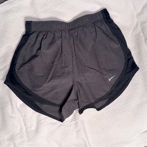 Nike Women’s Tempo charcoal/black  running shorts. size S.